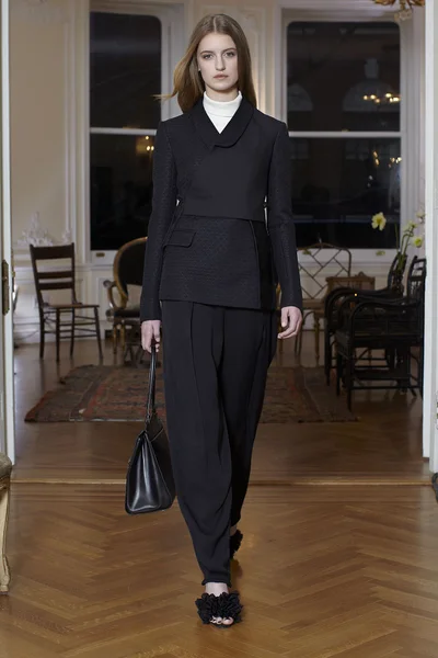 Look 10